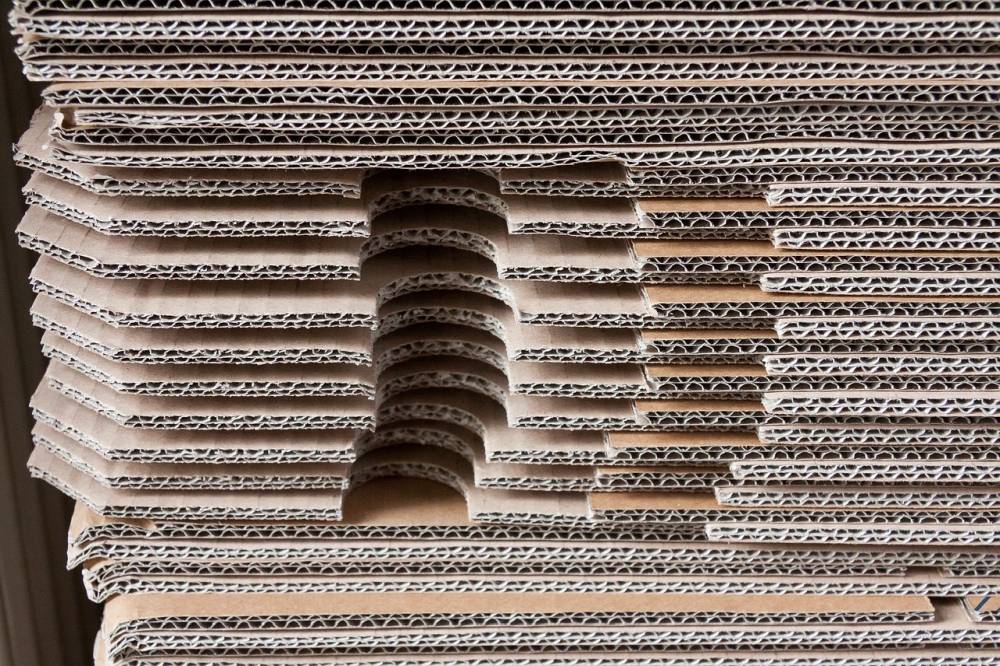fot.pixabay Opakowania-plastikowe-vs-tektura-falista