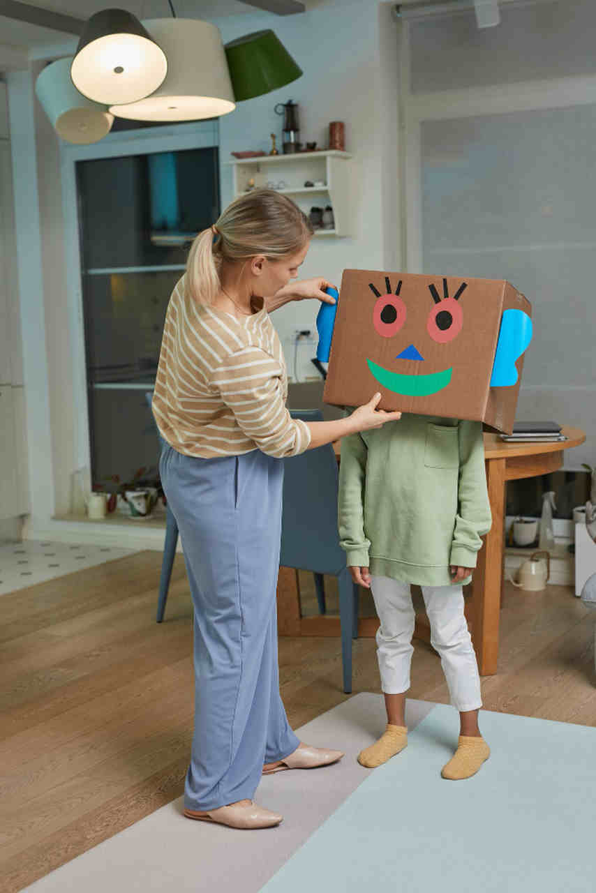 strój dla dziecka z kartonu robot