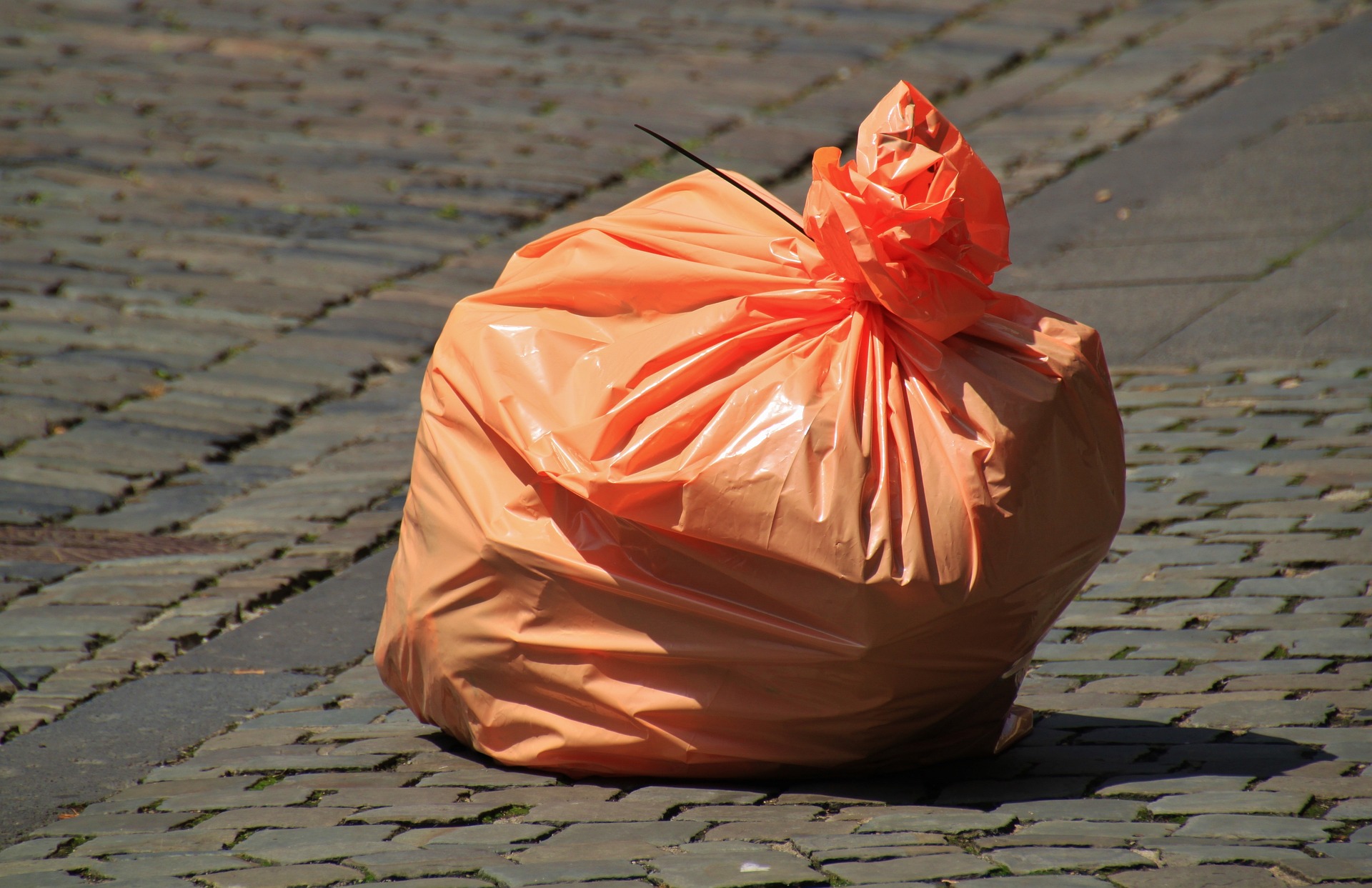 Pomarańczowy worek na śmieci