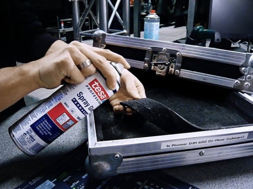 Klej w sprayu uniwersalny TESA 500ml