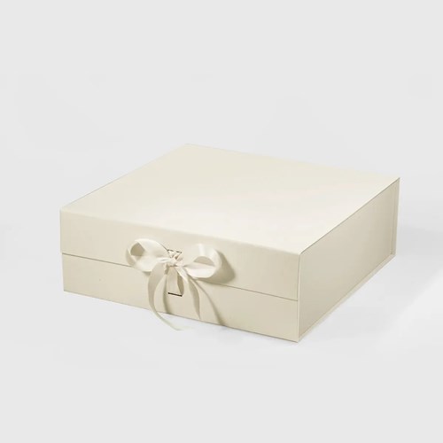 Pudełko magnetyczne Ivory 330×330×115 mm z ozdobną wstążką