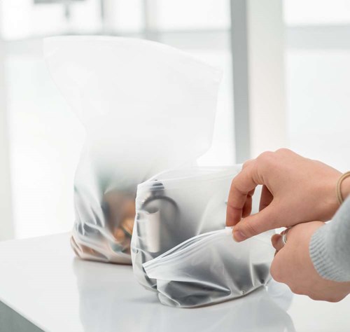 woreczek-na-ubrania-szczelny-matowy-na-suwak