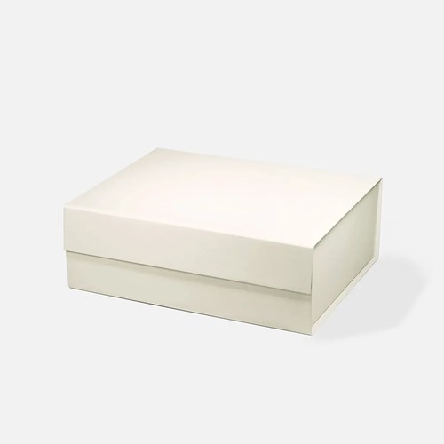 Pudełko prezentowe magnetyczne A4 w kolorze kości słoniowej 330 × 255 × 115 mm