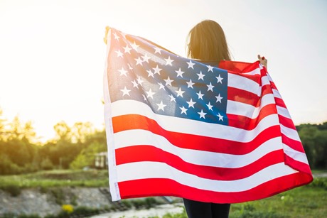 Jak wysłać paczkę do USA? Poczta Polska czy kurier?