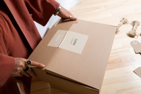 Naklejki w opakowaniach e-commerce. Które wybrać?