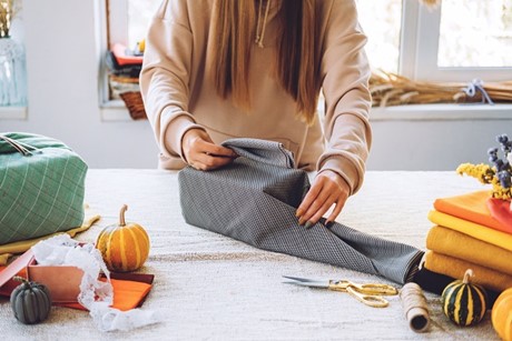 Jak spakować ubranie na prezent świateczny? 🎁👗