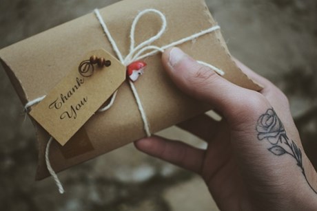 Jak zapakować prezent bez taśmy? 🎁