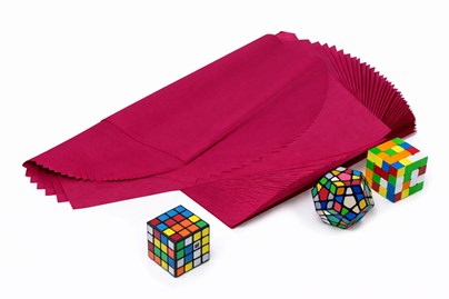 Arkusze bibuły gładkiej 38x50 cm w kolorze jagodowa czerwień