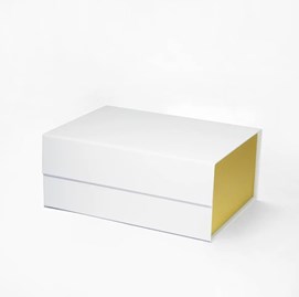 Białe pudełko magnetyczne 235×170×100 mm ze złotym wnętrzem