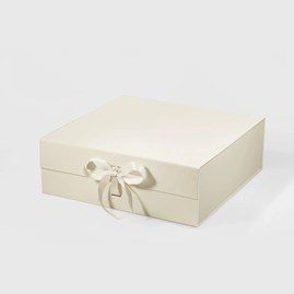 Pudełko magnetyczne Ivory 330×330×115 mm z ozdobną wstążką