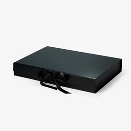 Czarne pudełko magnetyczne z oknem 380×280×60 mm i satynową wstążką