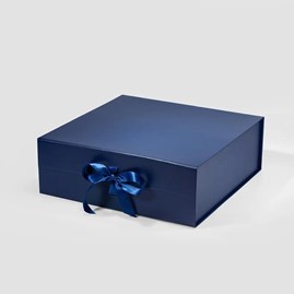 pudelko-magnetyczne-a4-kwadratowe-granatowe-z-wstazka-330x330x115.jpg