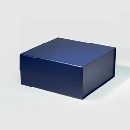 granatowe-kwadratowe-pudelko-magnetyczne-srednie.jpg