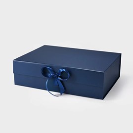 Granatowe pudełko prezentowe magnetyczne ze wstążką 380 × 280 × 110 mm