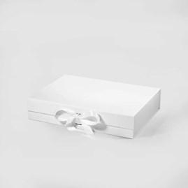 Pudełko magnetyczne A4 białe 330×255×70 mm ze wstążką