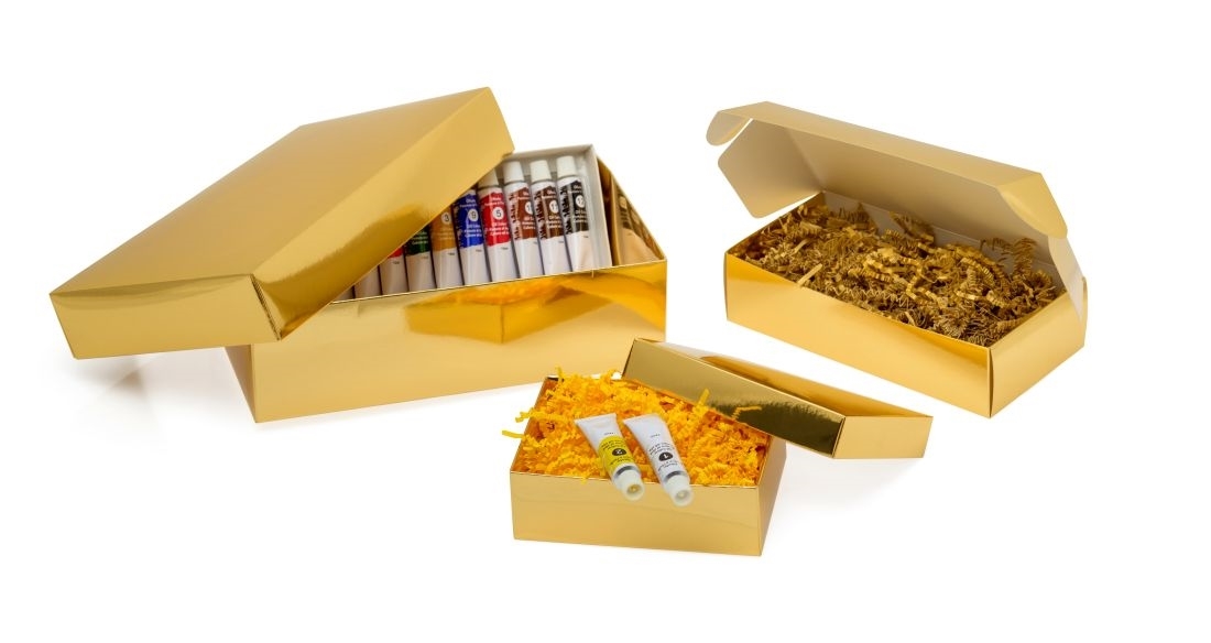 ​ Złote pudełka laminowane z prezentami